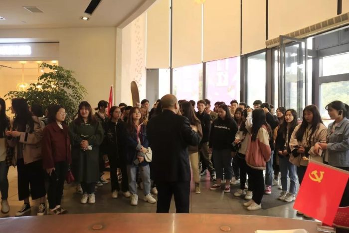 蚌埠市建筑装饰协会与江苏开放大学师生走进山水