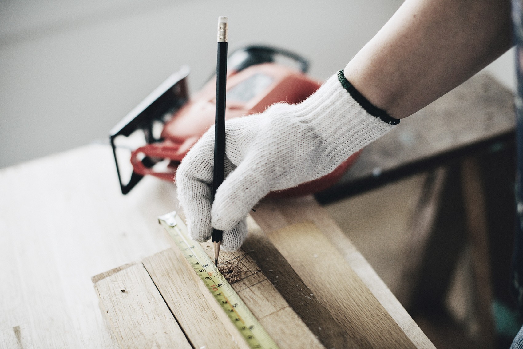 builder-building-carpenter-1573829灰.jpg