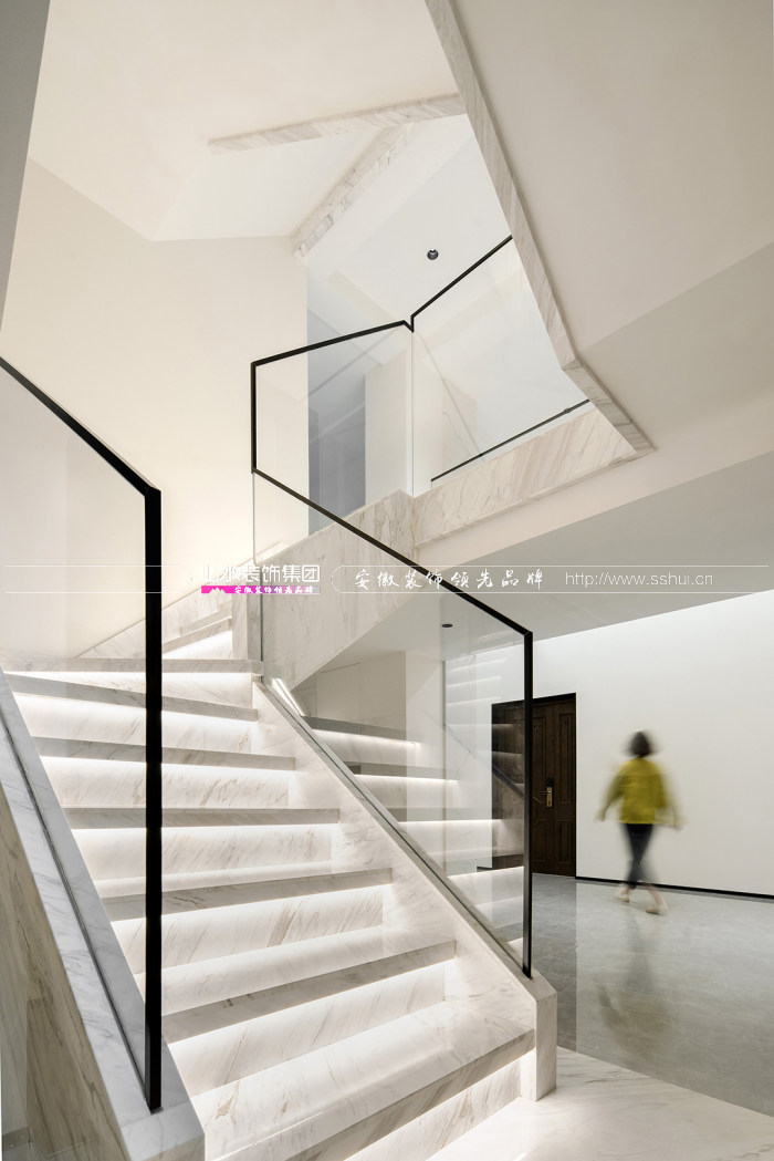 300�O意式风格，复式住宅融入生活艺术，演绎低调奢雅的高级感