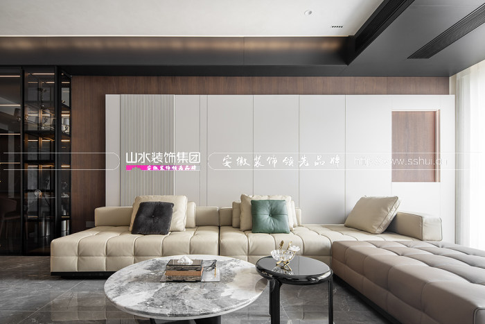 208㎡意式朋克风复式新居，暗黑美学与艺术空间碰撞出个性家