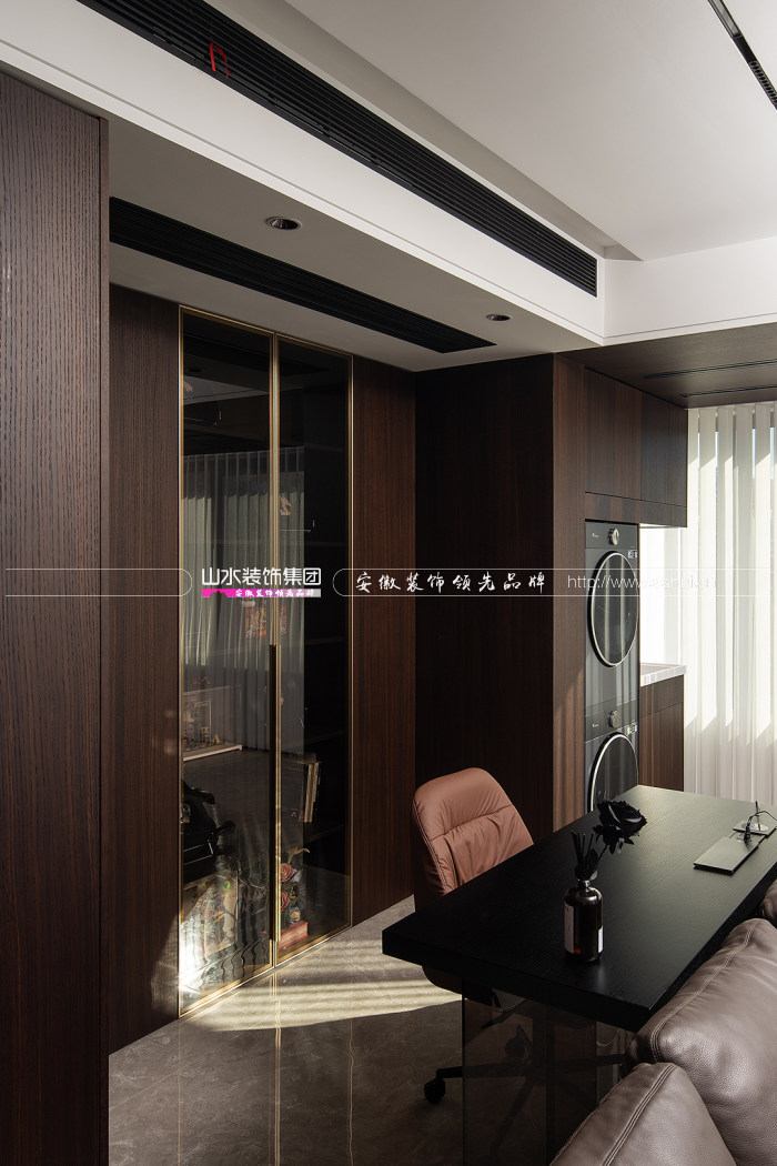 138㎡現(xiàn)代輕奢風(fēng)，高階審美被具象化，多元空間演繹不凡生活