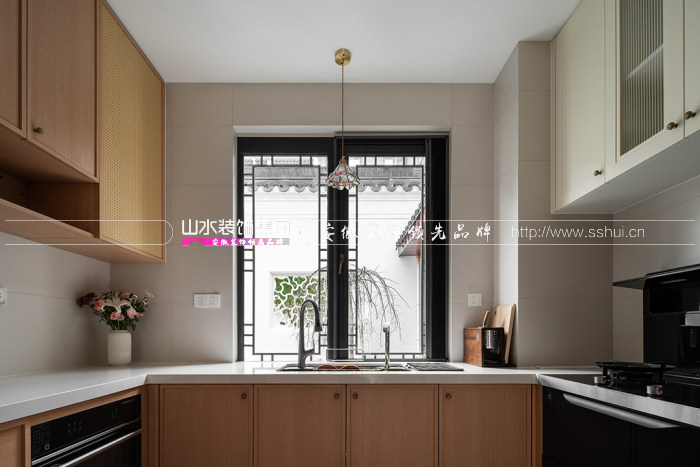 300㎡現(xiàn)代中式原木風，精準還原，將山水禪意揉進生活日常