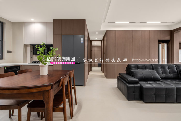 143㎡意式风，木质与皮革碰撞出温柔秩序感，这个家藏着无数惊喜